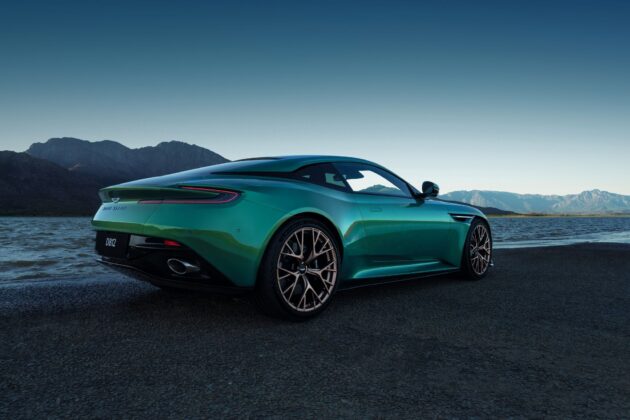 Aston Martin DB12 33