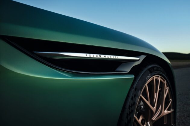 Aston Martin DB12 35