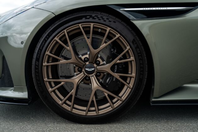 GTspirit AstonMartin DB12V 11 2